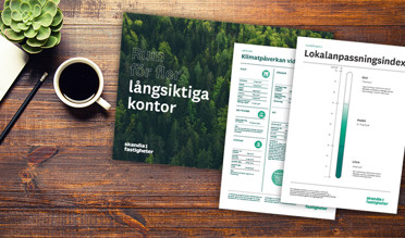 Dokument kring långsiktiga kontor på ett skrivbord